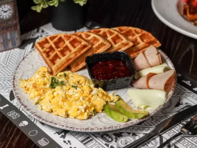 aybbookcafe - waffles huevos