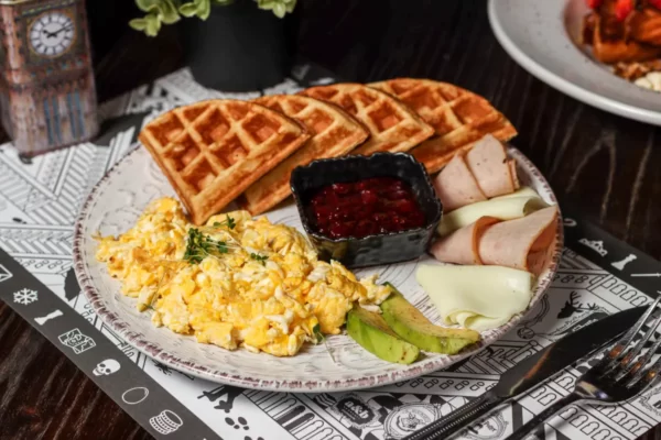 aybbookcafe - waffles huevos